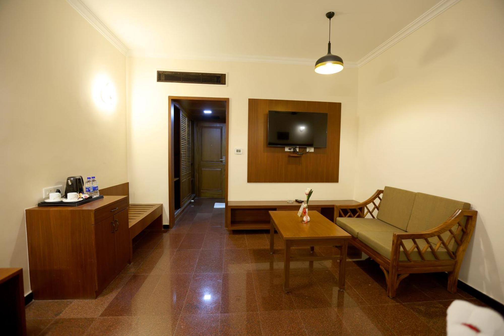 Breeze Residency Hotel Tiruchirappalli Екстериор снимка