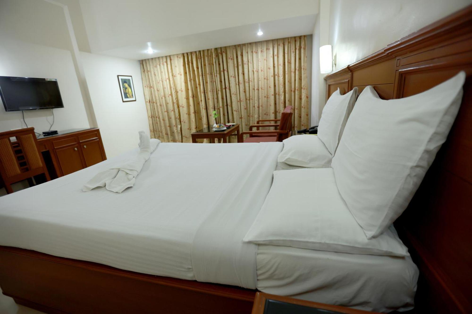 Breeze Residency Hotel Tiruchirappalli Екстериор снимка