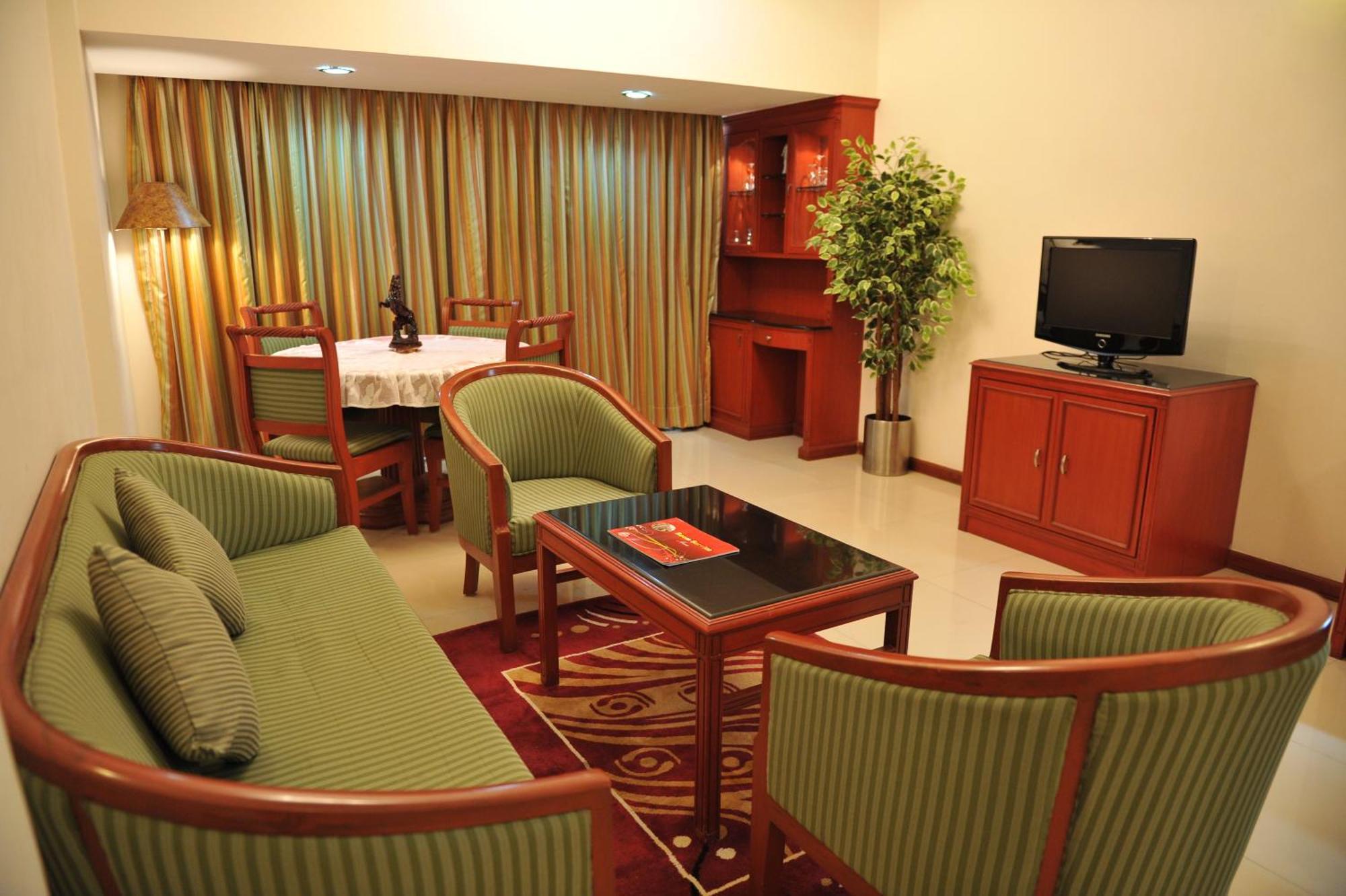 Breeze Residency Hotel Tiruchirappalli Екстериор снимка